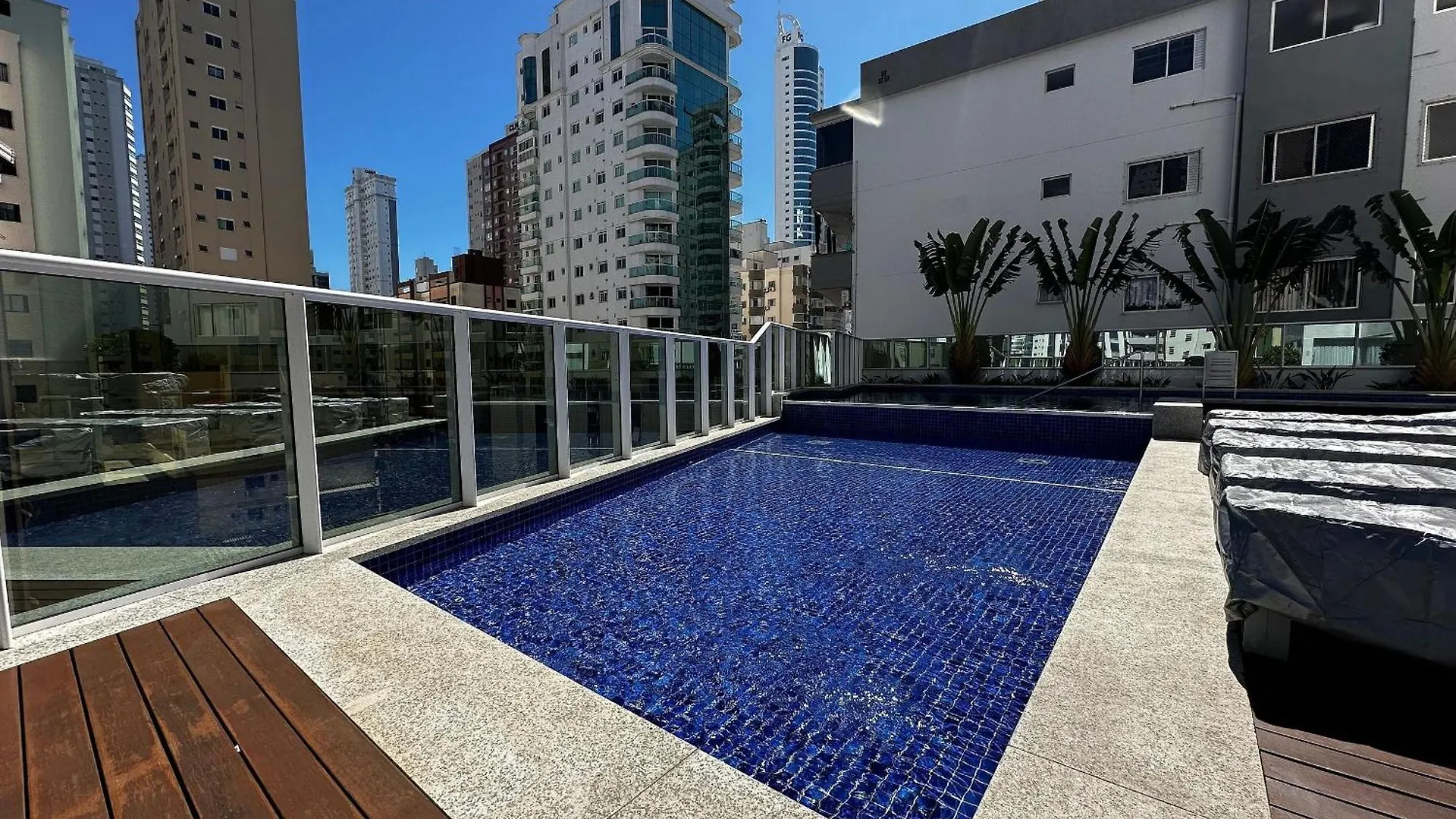 Apartament El01- Jacuzzi Vista Mar| 4 Garagens| Piscina Balneário Camboriú