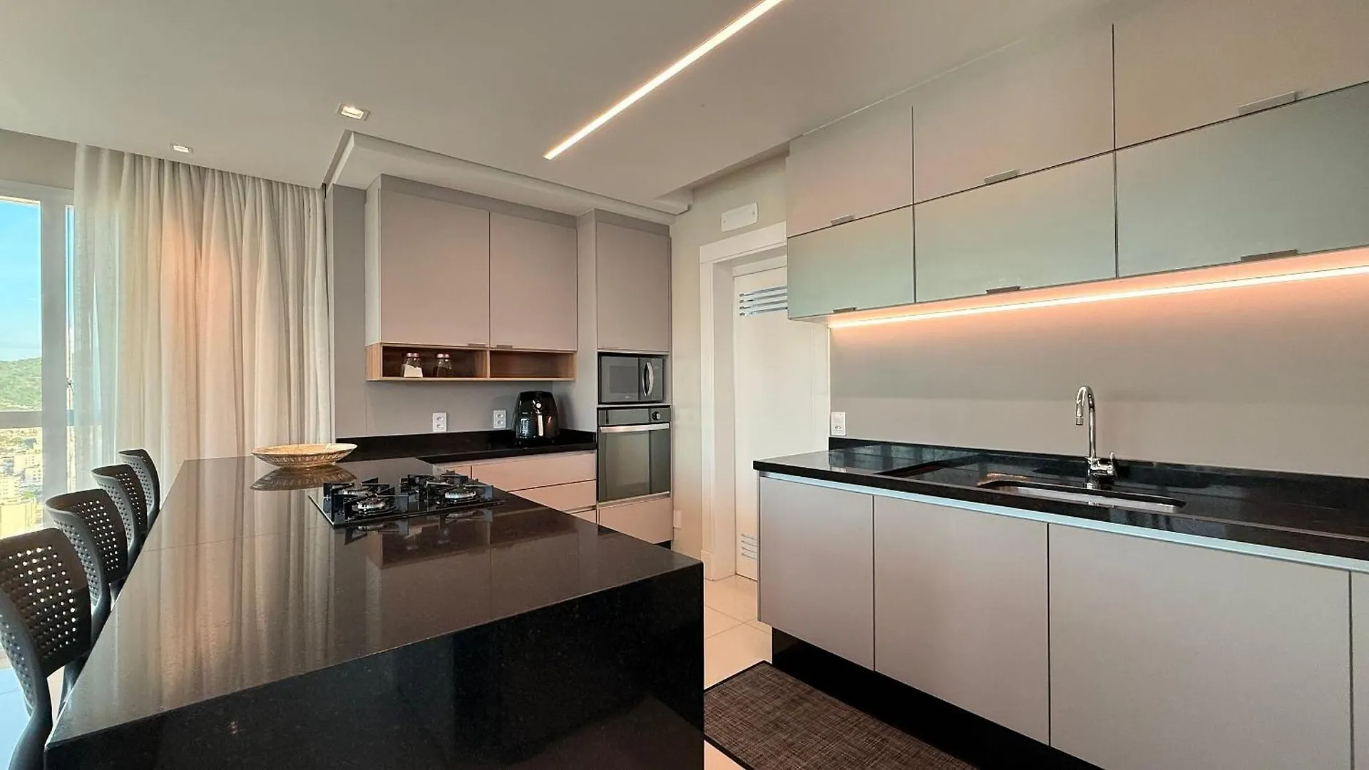 Apartament El01- Jacuzzi Vista Mar| 4 Garagens| Piscina Balneário Camboriú