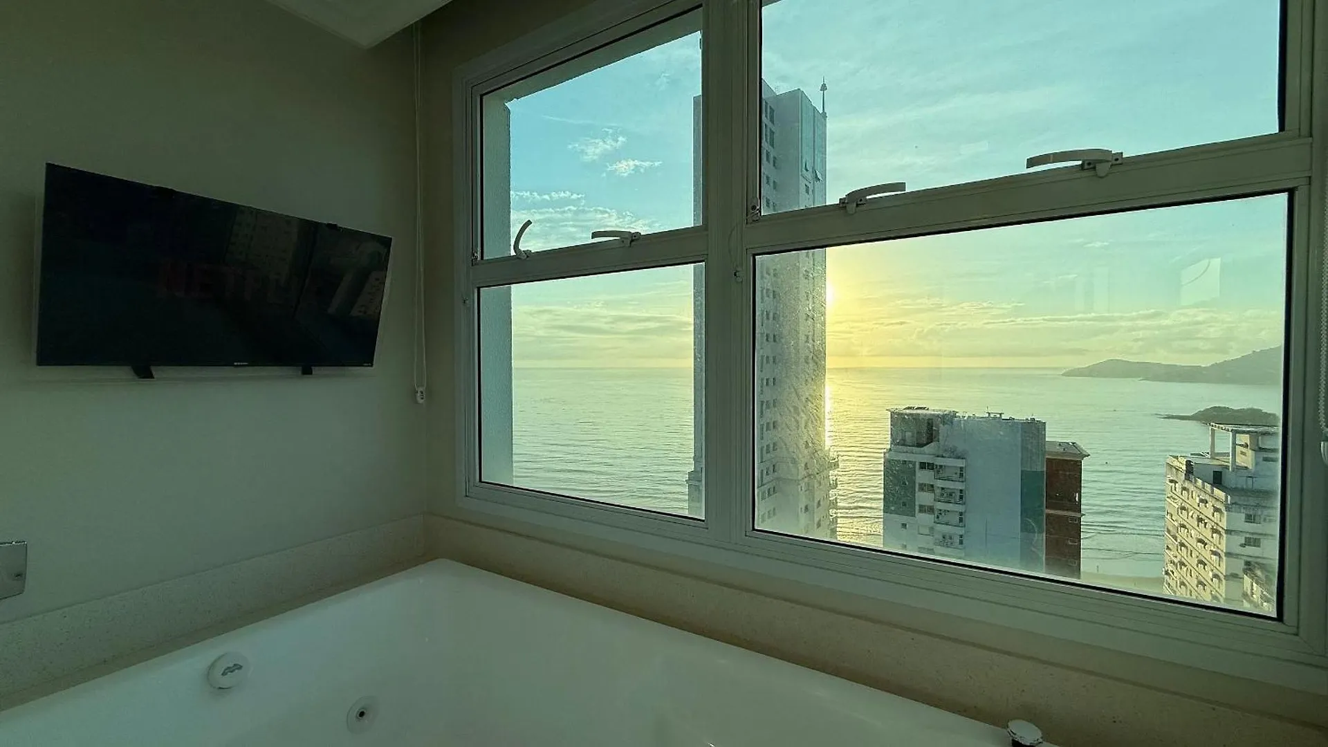 Apartament El01- Jacuzzi Vista Mar| 4 Garagens| Piscina Balneário Camboriú