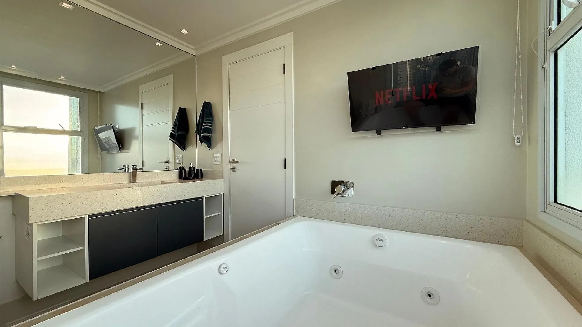 Apartament El01- Jacuzzi Vista Mar| 4 Garagens| Piscina Balneário Camboriú 0*,  Brazylia