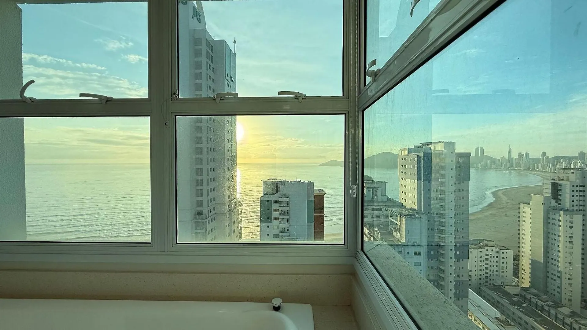Apartament El01- Jacuzzi Vista Mar| 4 Garagens| Piscina Balneário Camboriú
