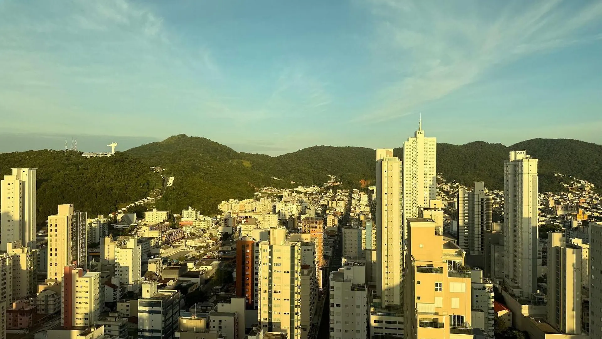 Apartament El01- Jacuzzi Vista Mar| 4 Garagens| Piscina Balneário Camboriú