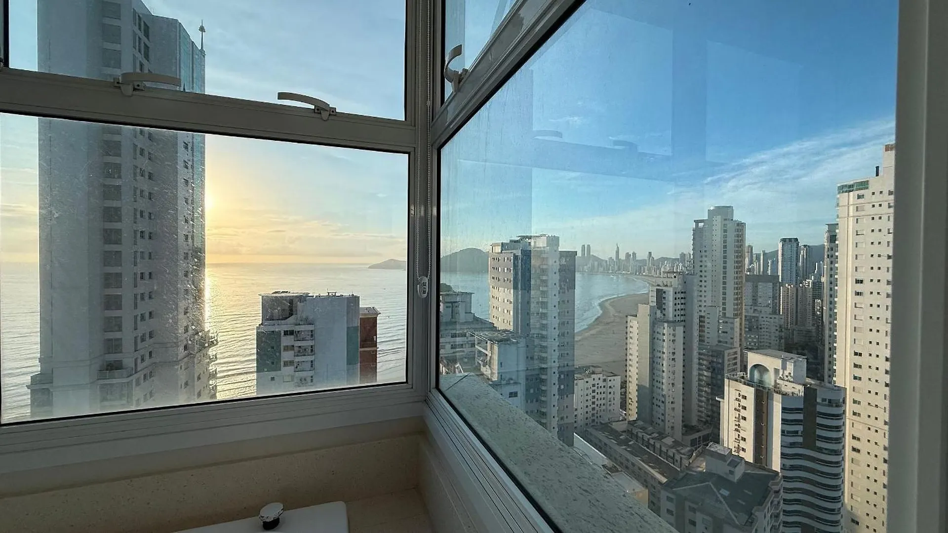 Apartament El01- Jacuzzi Vista Mar| 4 Garagens| Piscina Balneário Camboriú